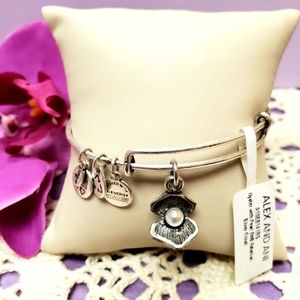 🌴Alex and Ani clam shell pearl bracelet